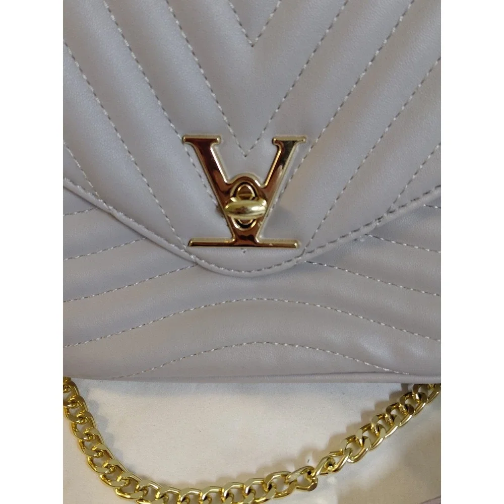 Valentino Orlandi Chevron Quilted Crossbody Bag Light Purple Lavender Coin Pouch